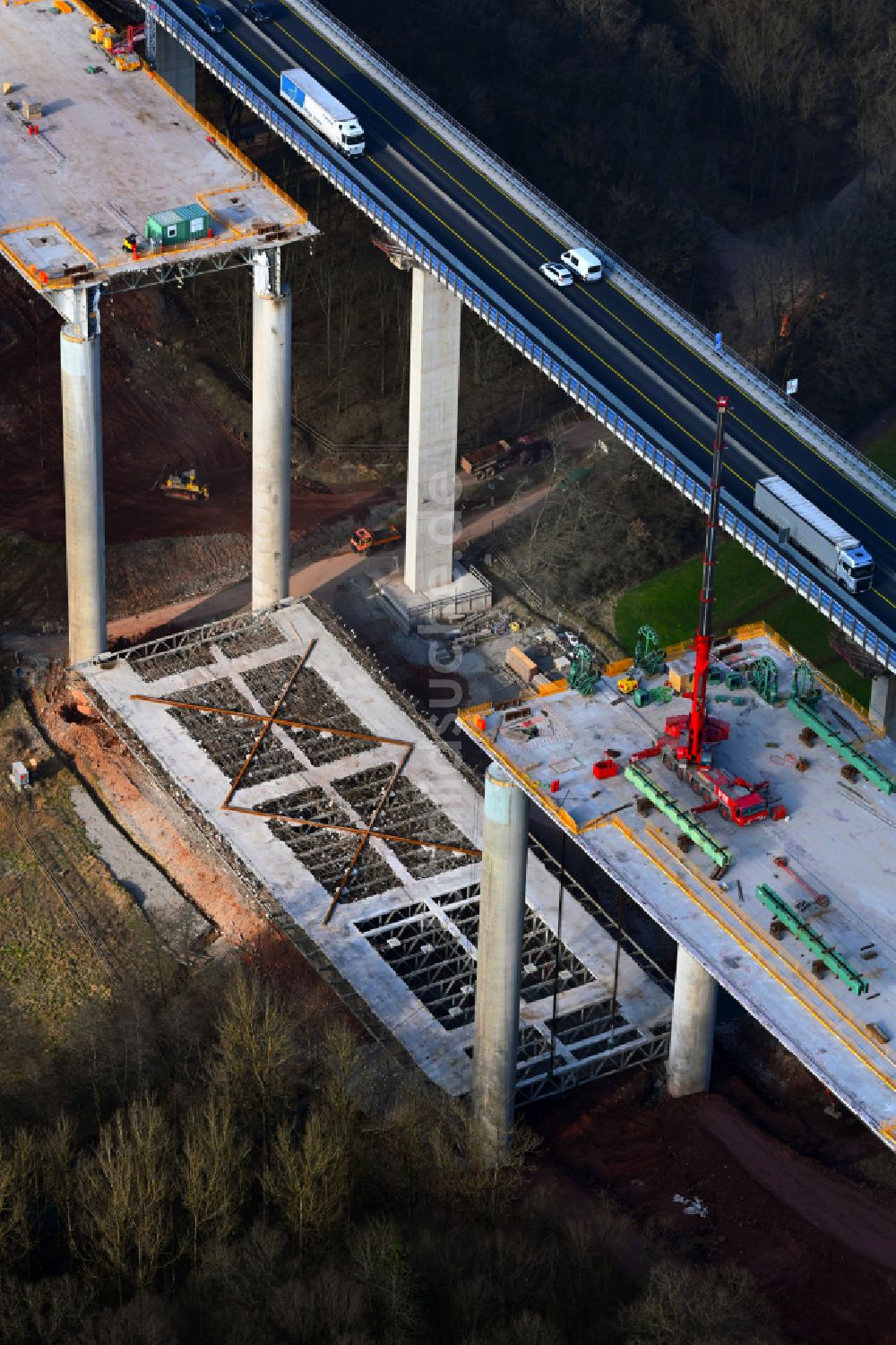 Oberthulba von oben - Baustelle zum Sanierung und Instandsetzung des Autobahn- Brückenbauwerk Thulbabrücke in Oberthulba im Bundesland Bayern, Deutschland
