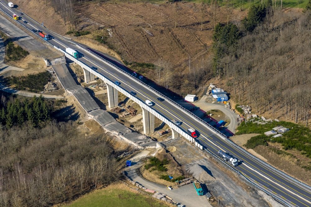 Rinsdorf von oben - Baustelle zum Sanierung und Instandsetzung des Autobahn- Brückenbauwerk BAB A45 Talbrücke Rinsdorf in Rinsdorf im Bundesland Nordrhein-Westfalen, Deutschland