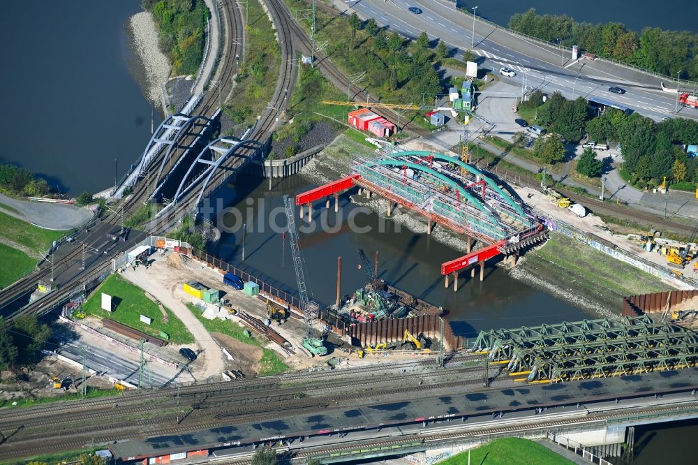 Luftbild Hamburg - Baustelle zum Sanierung und Instandsetzung des Brückenbauwerk Veddelkanalbrücke An der Müggenburger Durchfahrt in Hamburg, Deutschland
