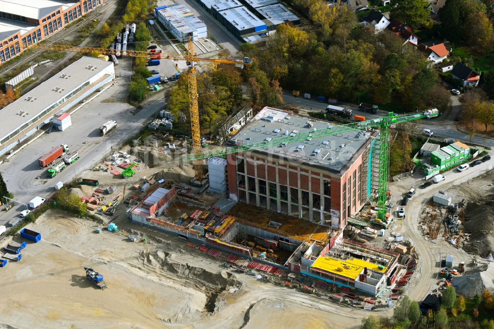 Luftbild München - Baustelle zum Umbau des Aubinger Heizkraftwerk in das Bergson Kunstkraftwerk im Ortsteil Aubing in München im Bundesland Bayern, Deutschland