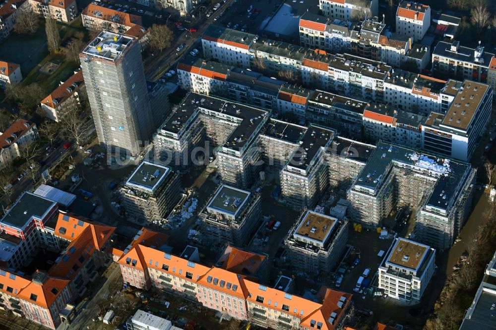 Berlin von oben - Baustelle zum Umbau und Ausbau des denkmalgeschützten Altbau- Gebäudes am Mariendorfer Weg im Ortsteil Neukölln in Berlin