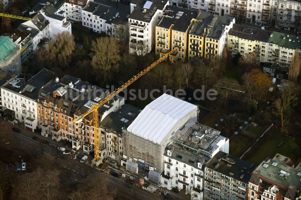 Luftbild Hamburg - Baustelle zum Umbau und Ausbau des denkmalgeschützten Altbau- Gebäudes am Schwanenwik im Ortsteil Uhlenhorst in Hamburg, Deutschland