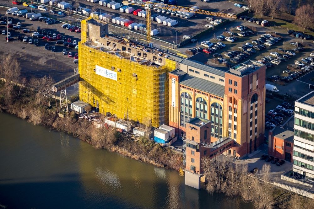 Luftbild Düsseldorf - Baustelle zum Umbau der ehemaligen Plange Mühle zu einem Büro- und Geschäftshaus in Düsseldorf im Bundesland Nordrhein-Westfalen, Deutschland