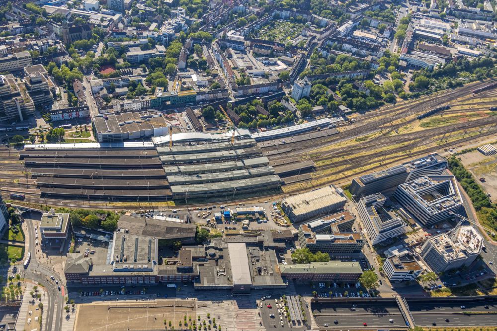 Luftbild Duisburg - Baustelle zum Umbau des Hauptbahnhof der Deutschen Bahn in Duisburg im Bundesland Nordrhein-Westfalen, Deutschland
