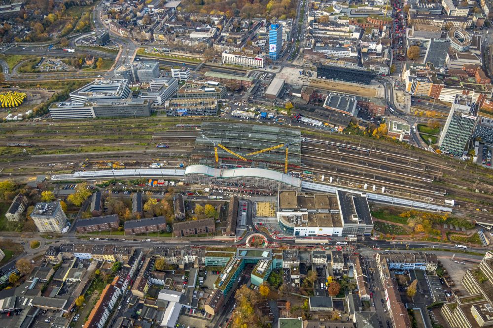 Duisburg von oben - Baustelle zum Umbau des Hauptbahnhof der Deutschen Bahn in Duisburg im Bundesland Nordrhein-Westfalen, Deutschland
