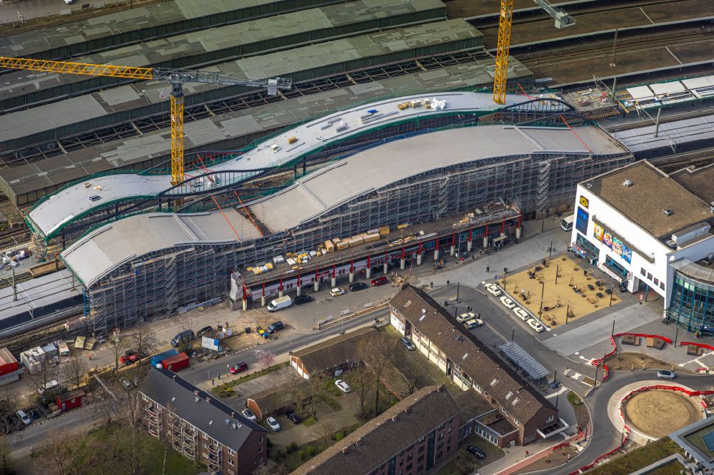 Luftbild Duisburg - Baustelle zum Umbau des Hauptbahnhof der Deutschen Bahn im Ortsteil Dellviertel in Duisburg im Bundesland Nordrhein-Westfalen, Deutschland