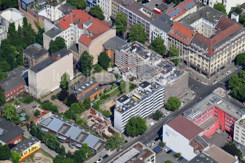 Berlin von oben - Baustelle zum Umbau des Mehrfamilienhaus LYTZ im Ortsteil Tiergarten in Berlin, Deutschland