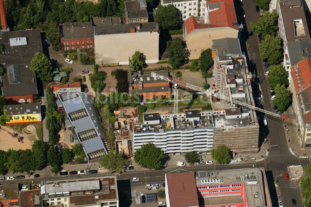 Luftaufnahme Berlin - Baustelle zum Umbau des Mehrfamilienhaus LYTZ im Ortsteil Tiergarten in Berlin, Deutschland
