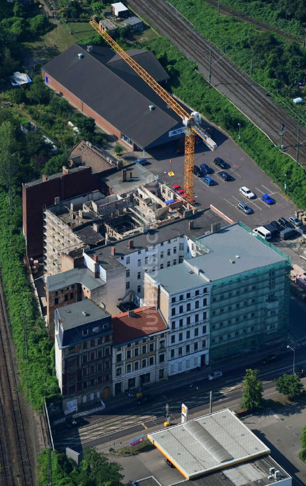 Magdeburg von oben - Baustelle zum Umbau eines Mehrfamilienhaus in Magdeburg im Bundesland Sachsen-Anhalt, Deutschland