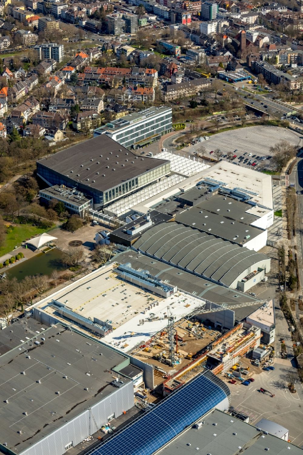 Luftaufnahme Essen - Baustelle zum Umbau der Messe in Essen im Bundesland Nordrhein-Westfalen