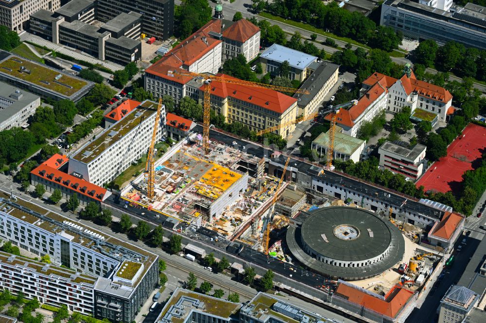 Luftaufnahme München - Baustelle zum Umbau des Postpalast zu einem Hotel im Ortsteil Maxvorstadt in München im Bundesland Bayern, Deutschland