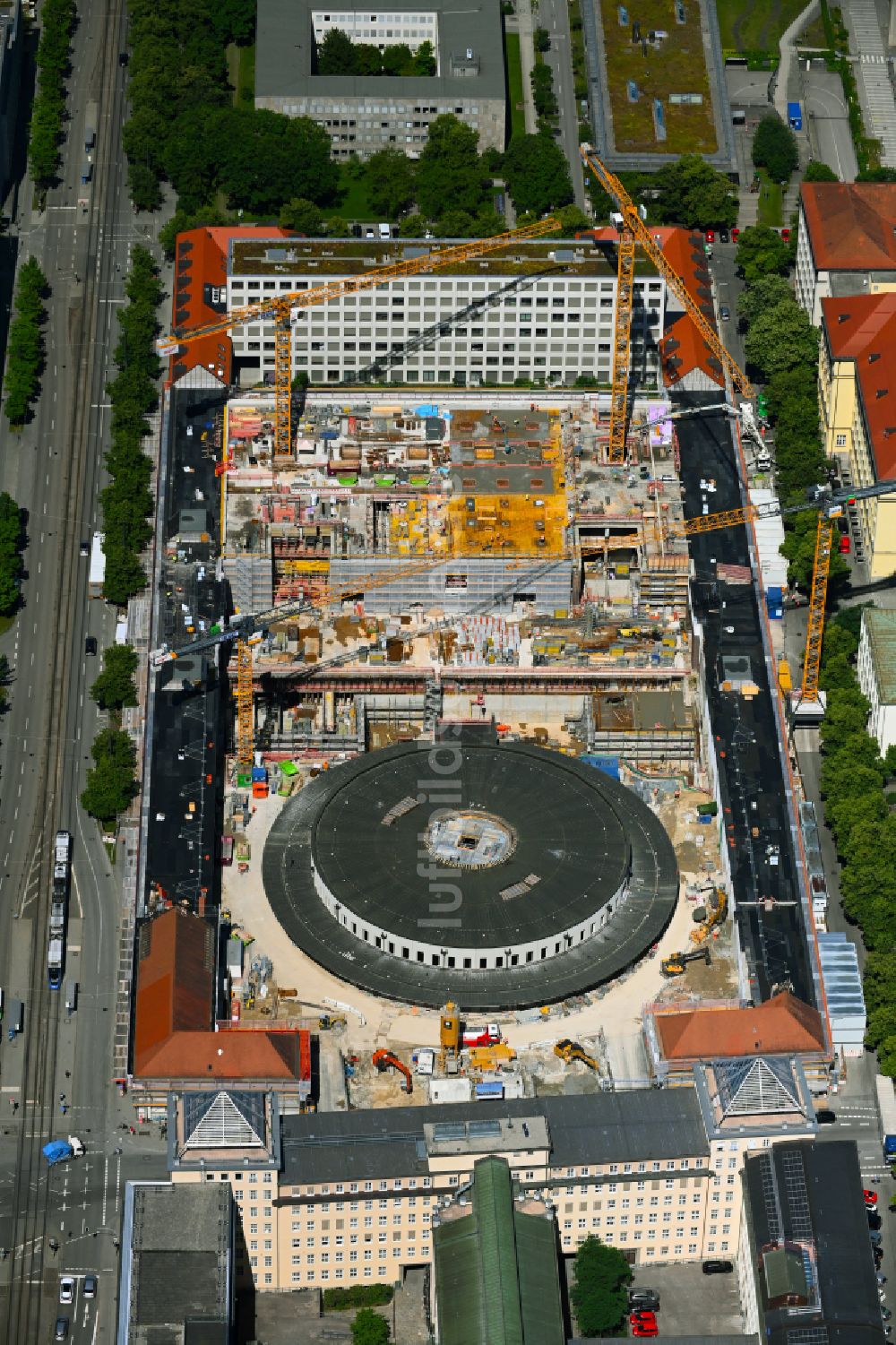 München aus der Vogelperspektive: Baustelle zum Umbau des Postpalast zu einem Hotel im Ortsteil Maxvorstadt in München im Bundesland Bayern, Deutschland