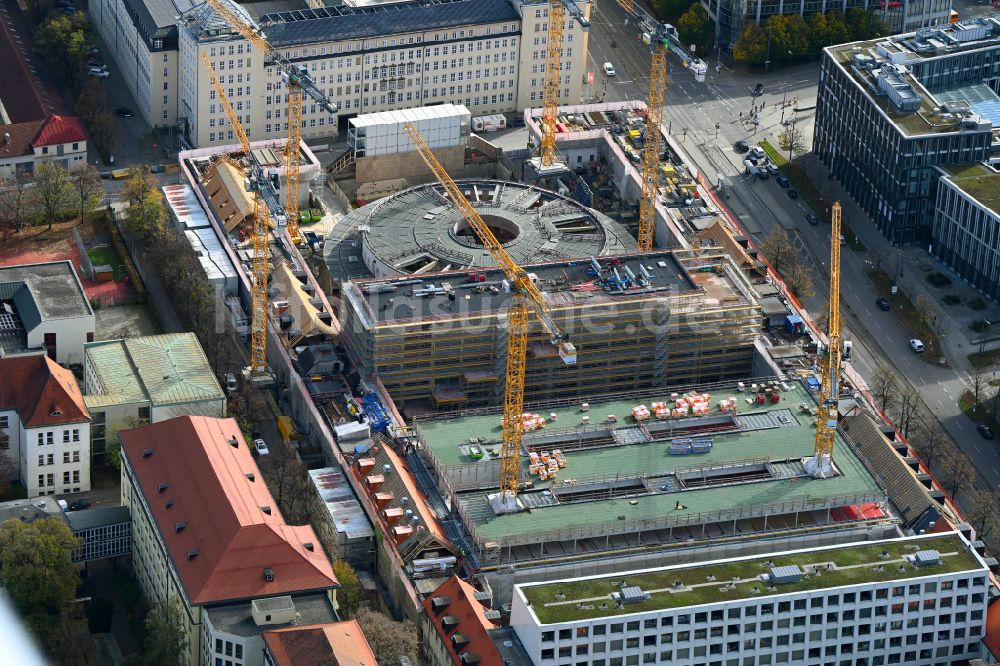 Luftaufnahme München - Baustelle zum Umbau des Postpalast zu einem Hotel im Ortsteil Maxvorstadt in München im Bundesland Bayern, Deutschland