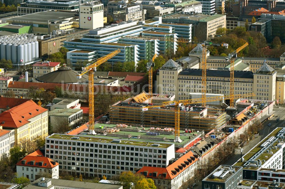 München von oben - Baustelle zum Umbau des Postpalast zu einem Hotel im Ortsteil Maxvorstadt in München im Bundesland Bayern, Deutschland
