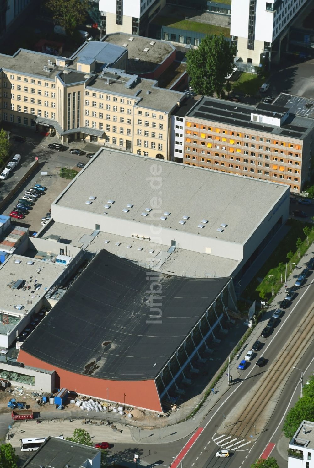Dresden von oben - Baustelle zum Umbau des Schwimmsportkomplex Freiberger Platz in Dresden im Bundesland Sachsen, Deutschland