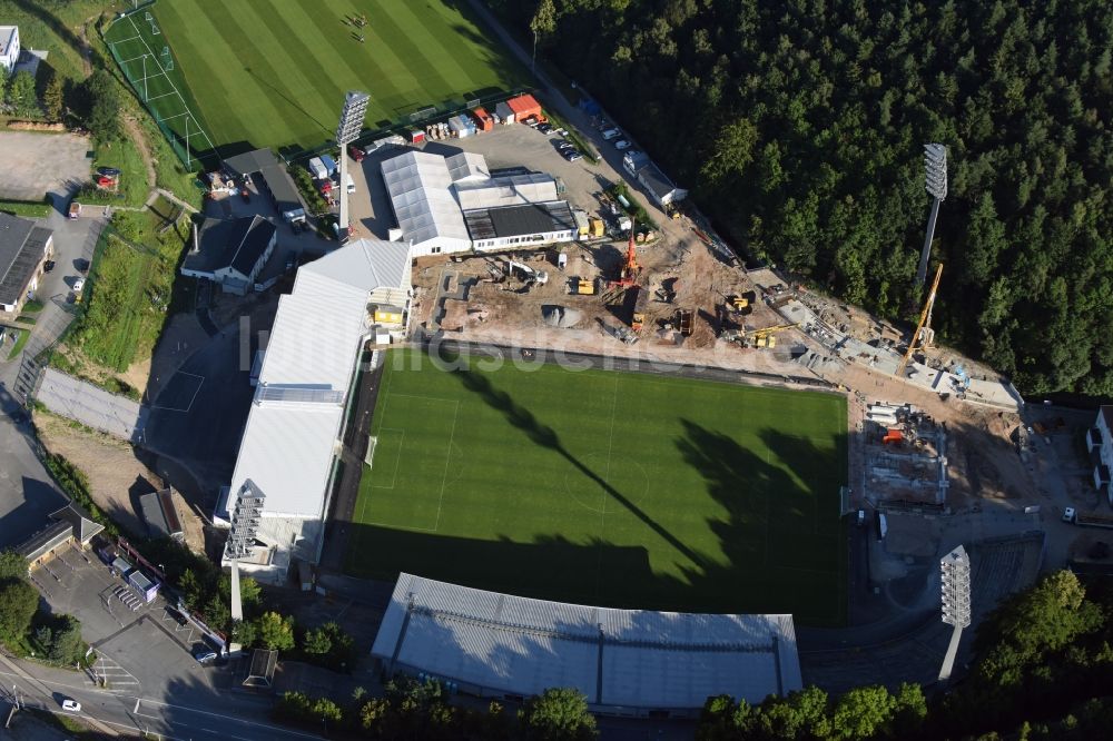 Luftaufnahme Aue - Baustelle zum Umbau des Sparkassen-Erzgebirgsstadion in Aue im Bundesland Sachsen