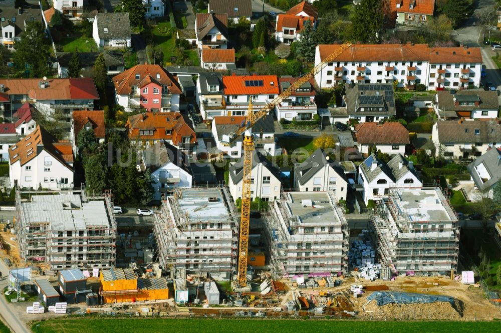 Nieder-Eschbach von oben - Baustelle zum Wohngebiet einer Mehrfamilienhaussiedlung am südlichen Ortsrand in Nieder-Eschbach im Bundesland Hessen, Deutschland