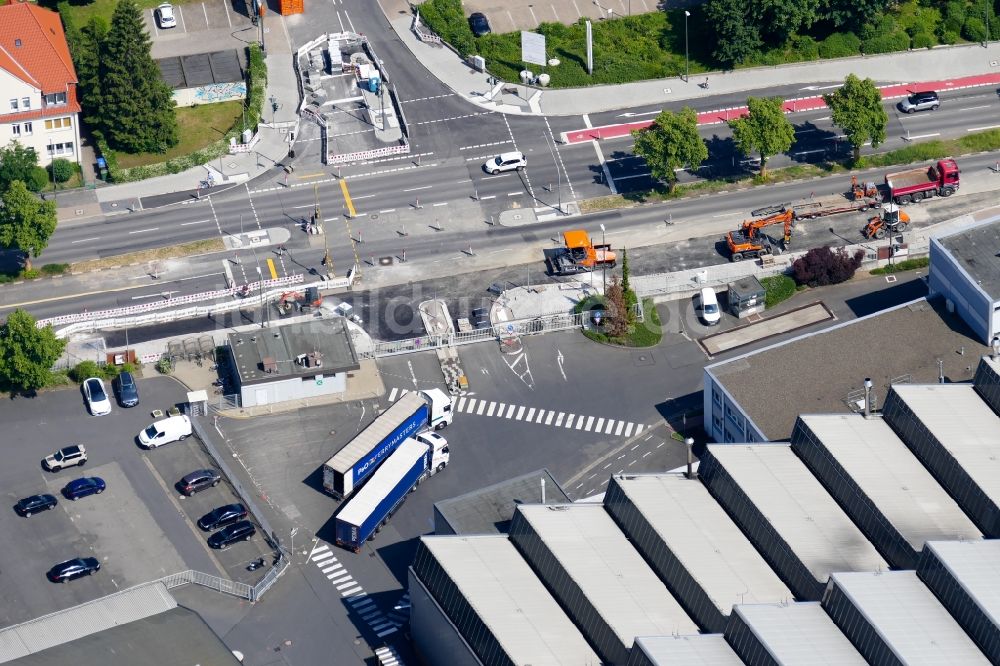 Göttingen von oben - Baustelle zur Erneuerung und Sanierung des Straßenverlaufes Hannoversche Straße in Göttingen im Bundesland Niedersachsen, Deutschland