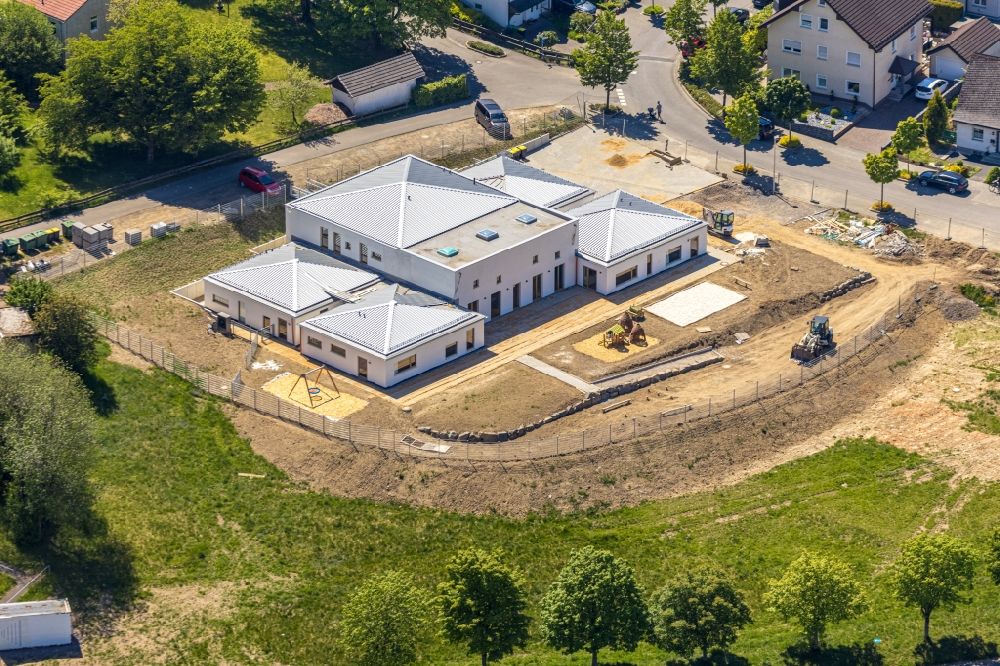 Meinerzhagen von oben - Baustelle zur Errichtung eines KITA- Kindergarten in Meinerzhagen im Bundesland Nordrhein-Westfalen, Deutschland