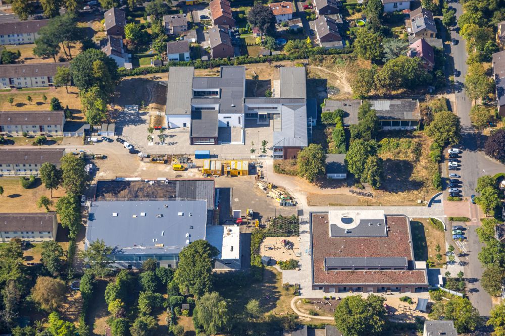 Luftaufnahme Dinslaken - Baustelle zur Errichtung eines KITA- Kindergarten im Ortsteil Eppinghoven in Dinslaken im Bundesland Nordrhein-Westfalen, Deutschland