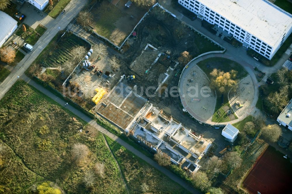 Berlin von oben - Baustelle zur Errichtung eines KITA- Kindergarten im Ortsteil Kaulsdorf in Berlin, Deutschland