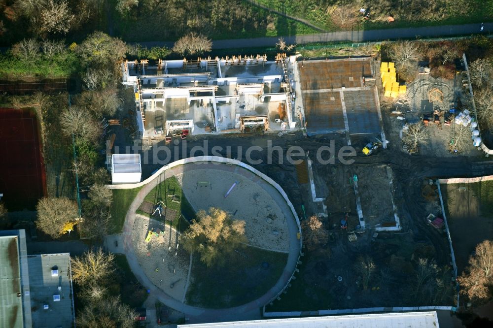 Luftbild Berlin - Baustelle zur Errichtung eines KITA- Kindergarten im Ortsteil Kaulsdorf in Berlin, Deutschland