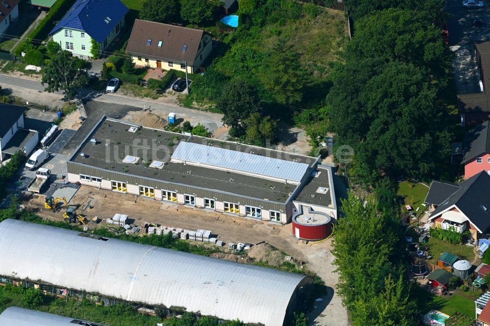 Luftaufnahme Berlin - Baustelle zur Errichtung eines KITA- Kindergarten im Ortsteil Kaulsdorf in Berlin, Deutschland