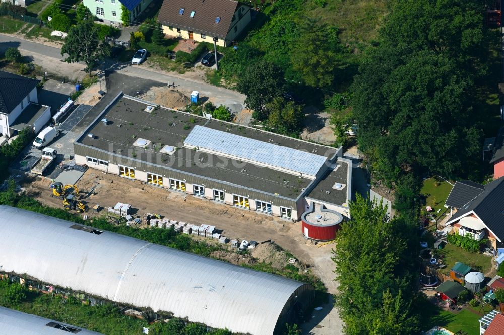 Berlin aus der Vogelperspektive: Baustelle zur Errichtung eines KITA- Kindergarten im Ortsteil Kaulsdorf in Berlin, Deutschland