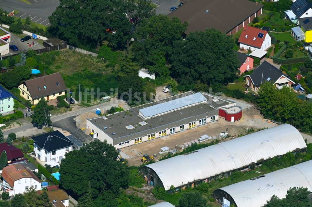 Luftbild Berlin - Baustelle zur Errichtung eines KITA- Kindergarten im Ortsteil Kaulsdorf in Berlin, Deutschland