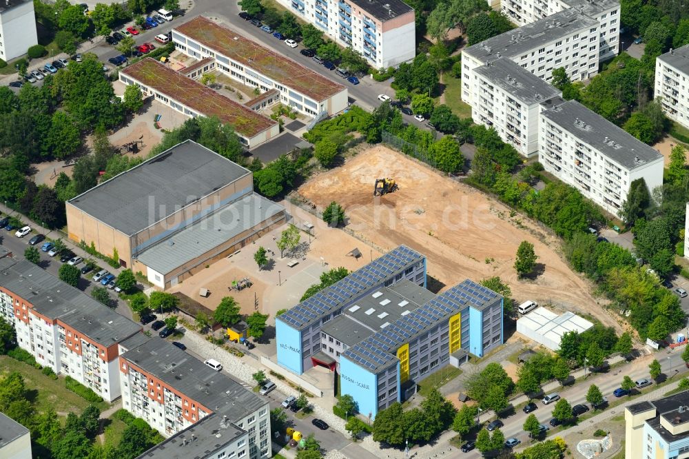 Luftbild Schwerin - Baustelle zur Errichtung eines KITA- Kindergarten in Schwerin im Bundesland Mecklenburg-Vorpommern, Deutschland