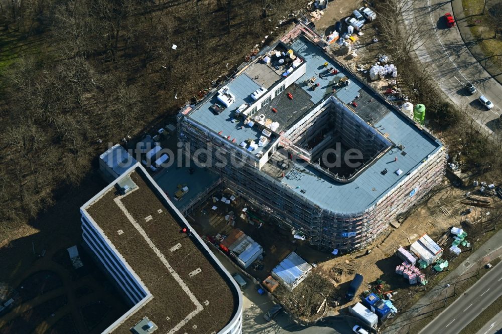 Luftbild Berlin - Baustelle zur Erweiterung der Altersheim - Seniorenresidenz im Ortsteil Biesdorf in Berlin, Deutschland