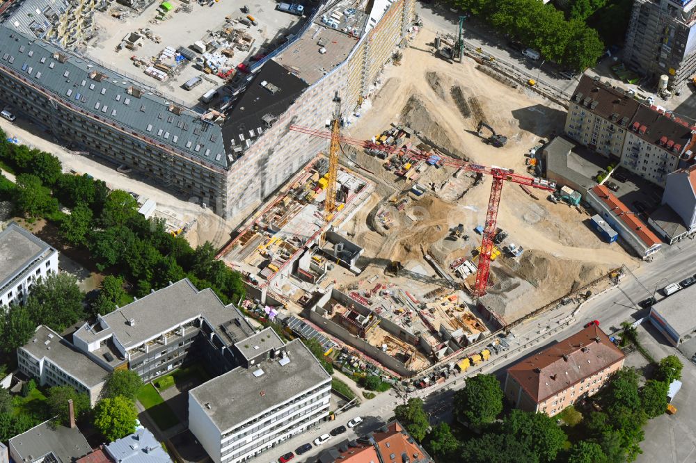 München von oben - Baustelle zur Erweiterung eines Wohnhauses Gmunder Höfe im Ortsteil Obersendling in München im Bundesland Bayern, Deutschland