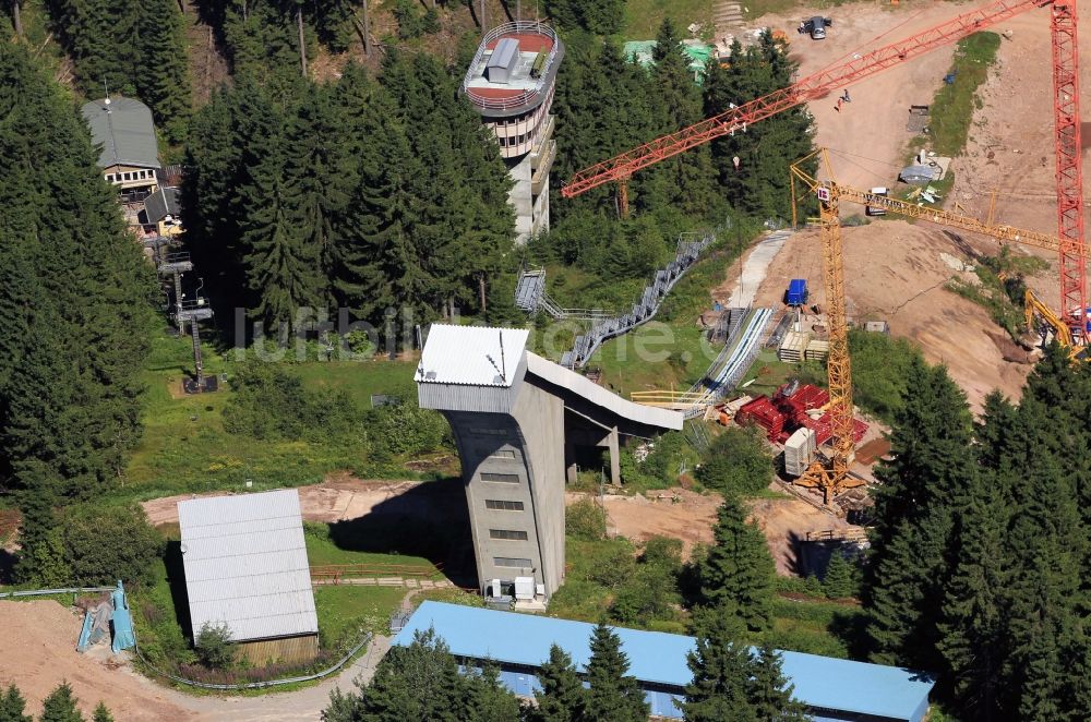 Oberhof aus der Vogelperspektive: Baustelle zur Modernisierung und zum Umbau der Schanzenanlage - Skisprunganlage im Kanzlersgrund Oberhof in Thüringen