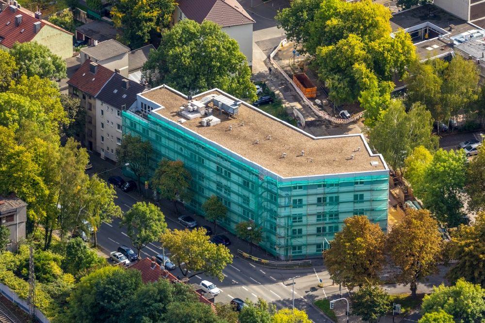 Luftaufnahme Bochum - Baustelle zur Renovierung und Modernisierung des Seniorenzentrum Am Ostring in Bochum im Bundesland Nordrhein-Westfalen, Deutschland