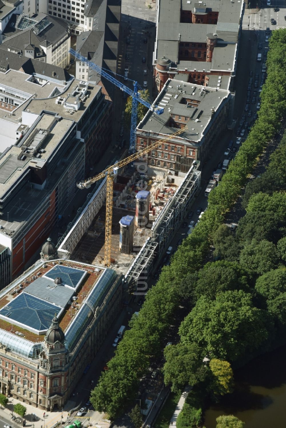 Hamburg aus der Vogelperspektive: Baustelle zur Revitalisierung und Umbau des Gebäudekomplex Alte Post am Stephansplatz in Hamburg