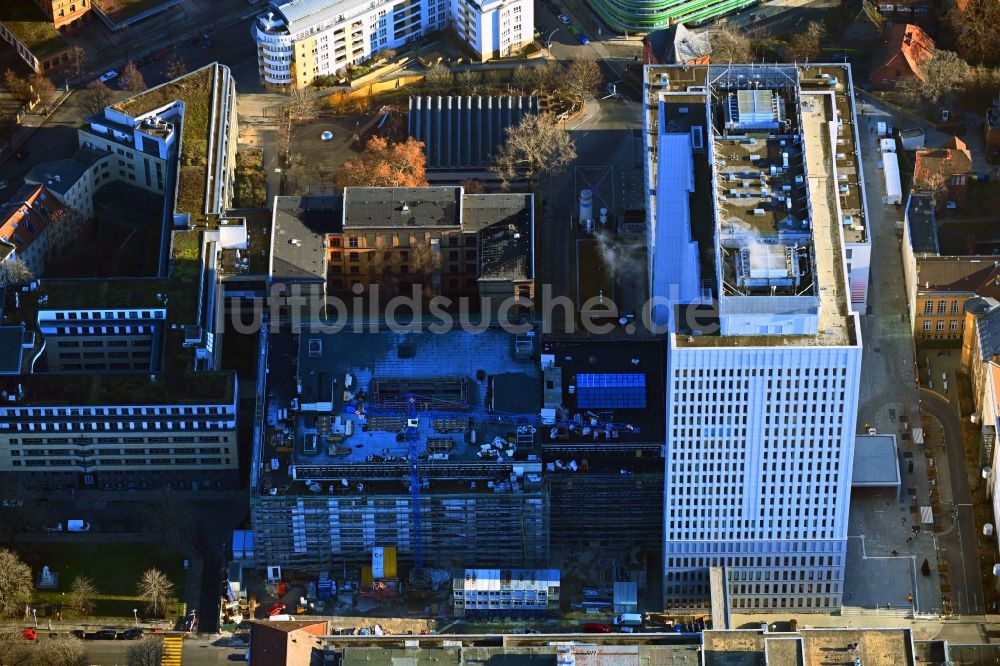 Luftaufnahme Berlin - Baustelle zur Sanierung der alten Rettungsstelle der CHARITE im Ortsteil Mitte in Berlin, Deutschland