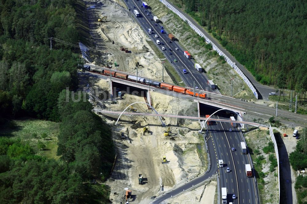 Luftbild Michendorf - Baustelle zur Sanierung des Bahn- Brückenbauwerk in Michendorf im Bundesland Brandenburg