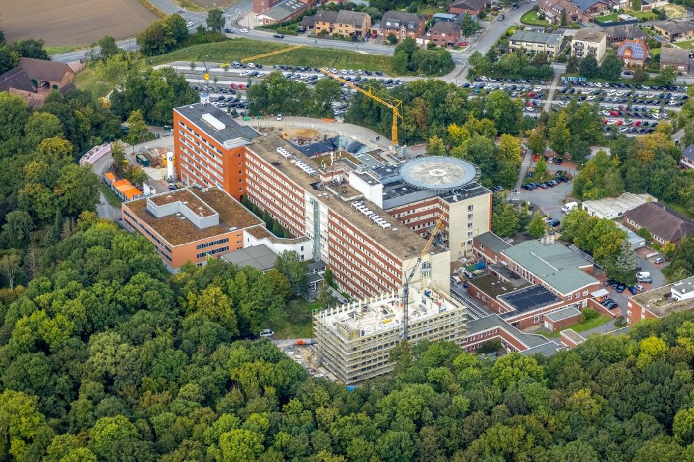 Hamm von oben - Baustelle zur Sanierung und Erweiterung des Klinikgelände des Krankenhauses St. Barbara-Klinik Hamm-Heessen GmbH im Ortsteil Heessen in Hamm im Bundesland Nordrhein-Westfalen, Deutschland