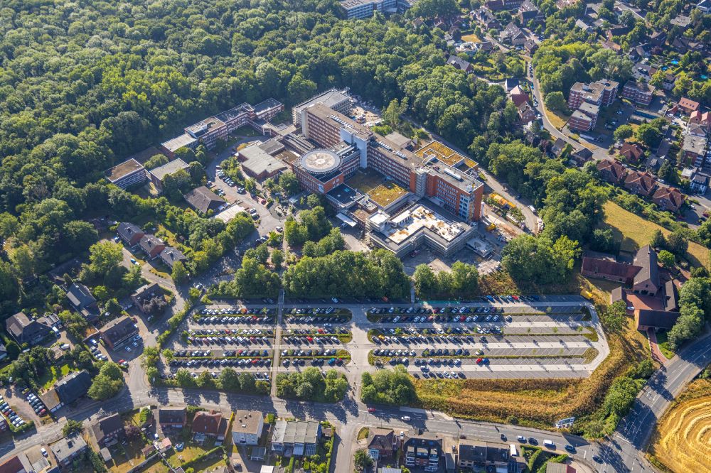 Luftaufnahme Hamm - Baustelle zur Sanierung und Erweiterung des Klinikgelände des Krankenhauses St. Barbara-Klinik Hamm-Heessen GmbH in Hamm im Bundesland Nordrhein-Westfalen, Deutschland