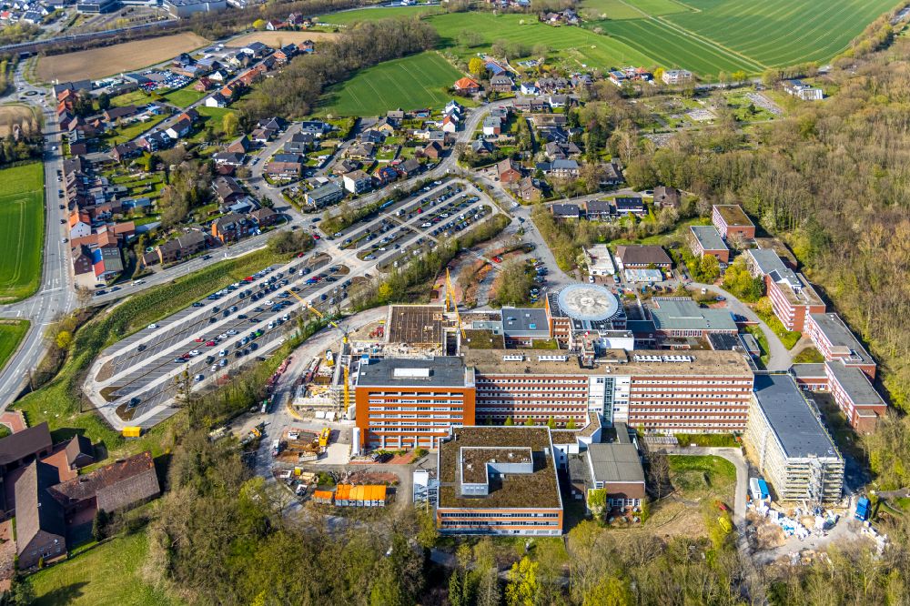 Luftaufnahme Hamm - Baustelle zur Sanierung und Erweiterung des Klinikgelände des Krankenhauses St. Barbara-Klinik Hamm-Heessen GmbH im Ortsteil Heessen in Hamm im Bundesland Nordrhein-Westfalen, Deutschland