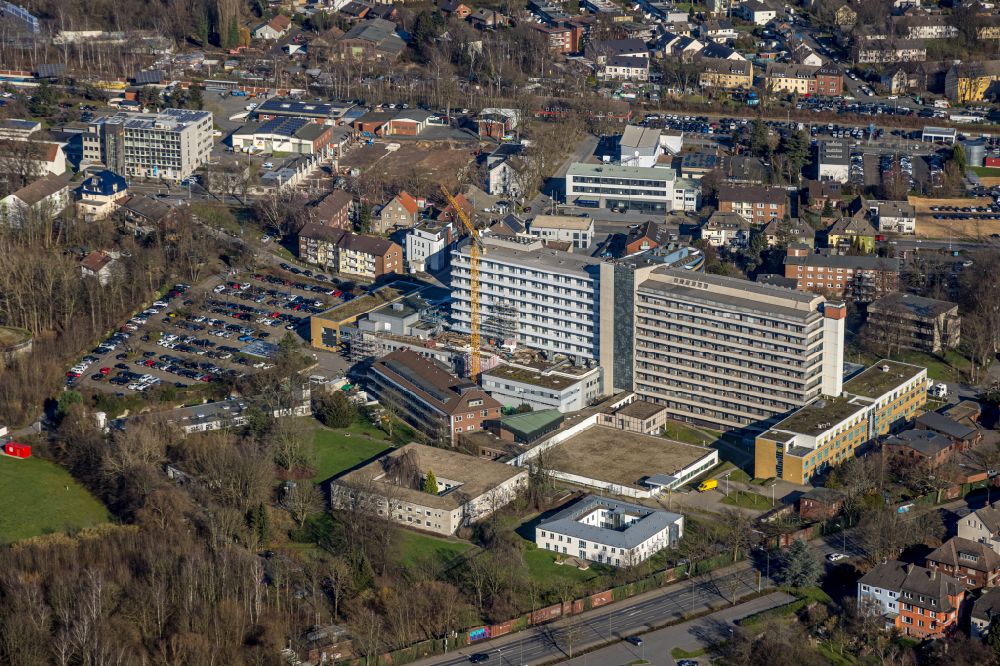 Luftbild Lünen - Baustelle zur Sanierung eines Gebäudes auf dem Klinikgelände des Krankenhauses St. Marien Hospital in Lünen im Bundesland Nordrhein-Westfalen, Deutschland