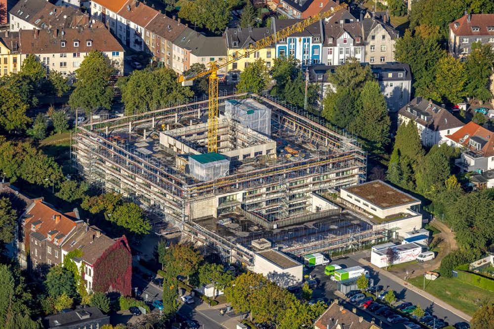Herne von oben - Baustelle zur Sanierung eines Gebäudes auf dem Klinikgelände des Krankenhauses Rheumazentrum Ruhrgebiet in Herne im Bundesland Nordrhein-Westfalen, Deutschland