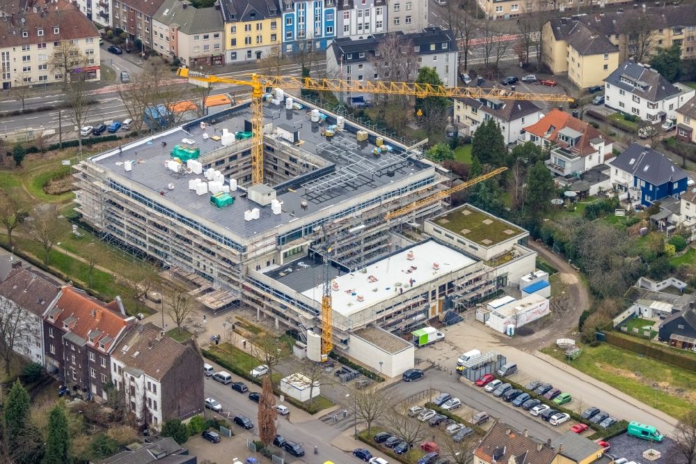 Luftaufnahme Herne - Baustelle zur Sanierung eines Gebäudes auf dem Klinikgelände des Krankenhauses Rheumazentrum Ruhrgebiet in Herne im Bundesland Nordrhein-Westfalen, Deutschland