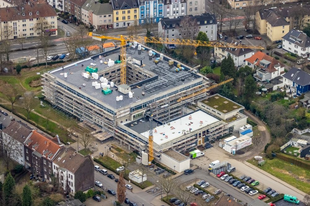 Herne von oben - Baustelle zur Sanierung eines Gebäudes auf dem Klinikgelände des Krankenhauses Rheumazentrum Ruhrgebiet in Herne im Bundesland Nordrhein-Westfalen, Deutschland