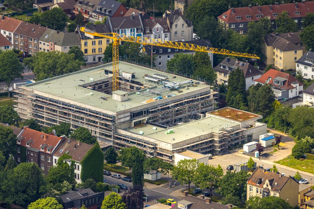 Luftbild Herne - Baustelle zur Sanierung eines Gebäudes auf dem Klinikgelände des Krankenhauses Rheumazentrum Ruhrgebiet in Herne im Bundesland Nordrhein-Westfalen, Deutschland