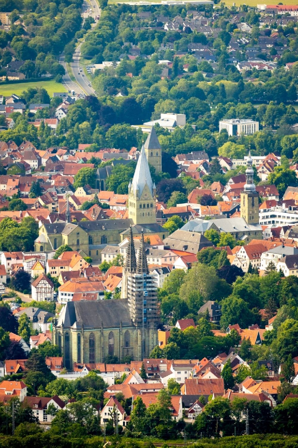 Luftaufnahme Soest - Baustelle zur Sanierung am Kirchengebäude der Sankt Maria zur Wiese in Soest im Bundesland Nordrhein-Westfalen, Deutschland
