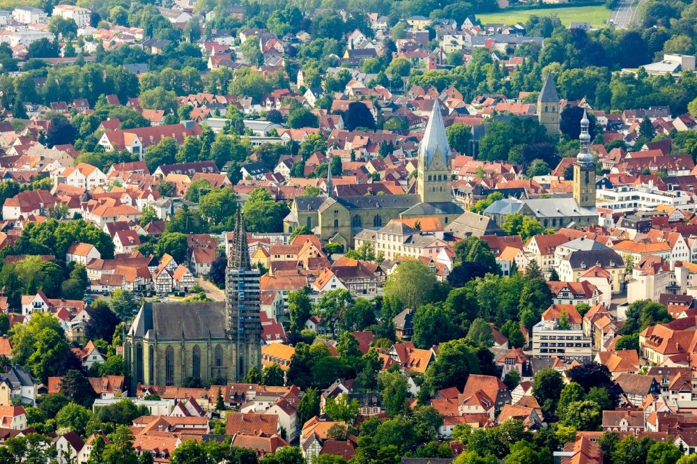 Luftbild Soest - Baustelle zur Sanierung am Kirchengebäude der Sankt Maria zur Wiese in Soest im Bundesland Nordrhein-Westfalen, Deutschland