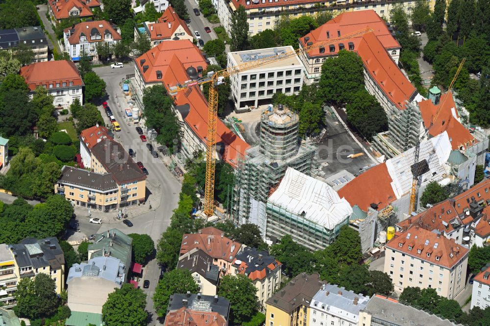Luftbild München - Baustelle zur Sanierung des Staatl. Maximiliansgymnasium München an der Karl-Theodor-Straße in München im Bundesland Bayern, Deutschland