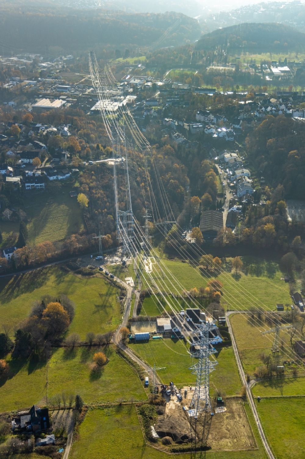Herdecke von oben - Baustelle zur Strommast- Montage im Ortsteil Ende in Herdecke im Bundesland Nordrhein-Westfalen, Deutschland