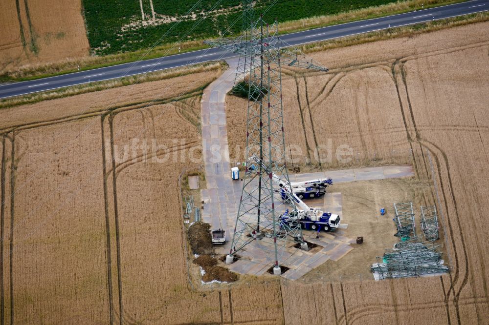 Luftaufnahme Rosdorf - Baustelle zur Strommast- Montage in Rosdorf im Bundesland Niedersachsen, Deutschland